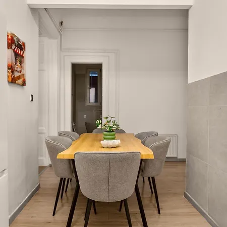 Rakoczi Grand 4br 4bath In Apartman Budapest