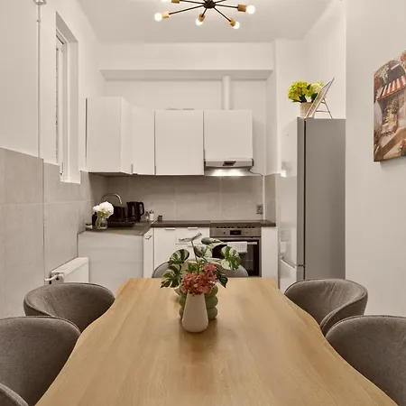Rakoczi Grand 4br 4bath In *