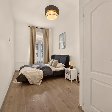 Rakoczi Grand 4br 4bath In Budapest