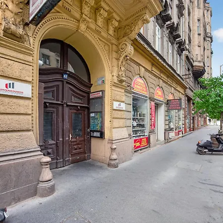Rakoczi Grand 4br 4bath In Apartman