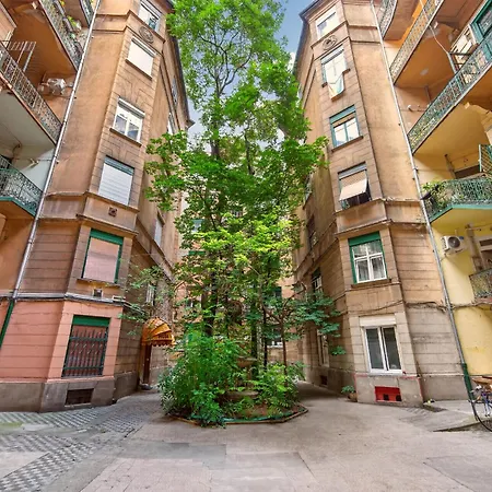 Rakoczi Grand 4br 4bath In