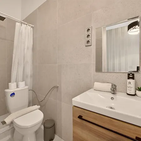 Rakoczi Grand 4br 4bath In *