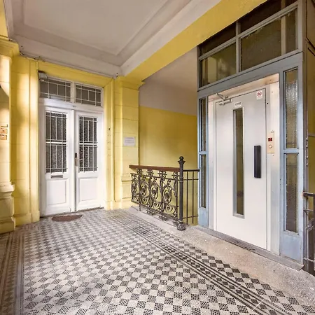 Rakoczi Grand 4br 4bath In 布达佩斯